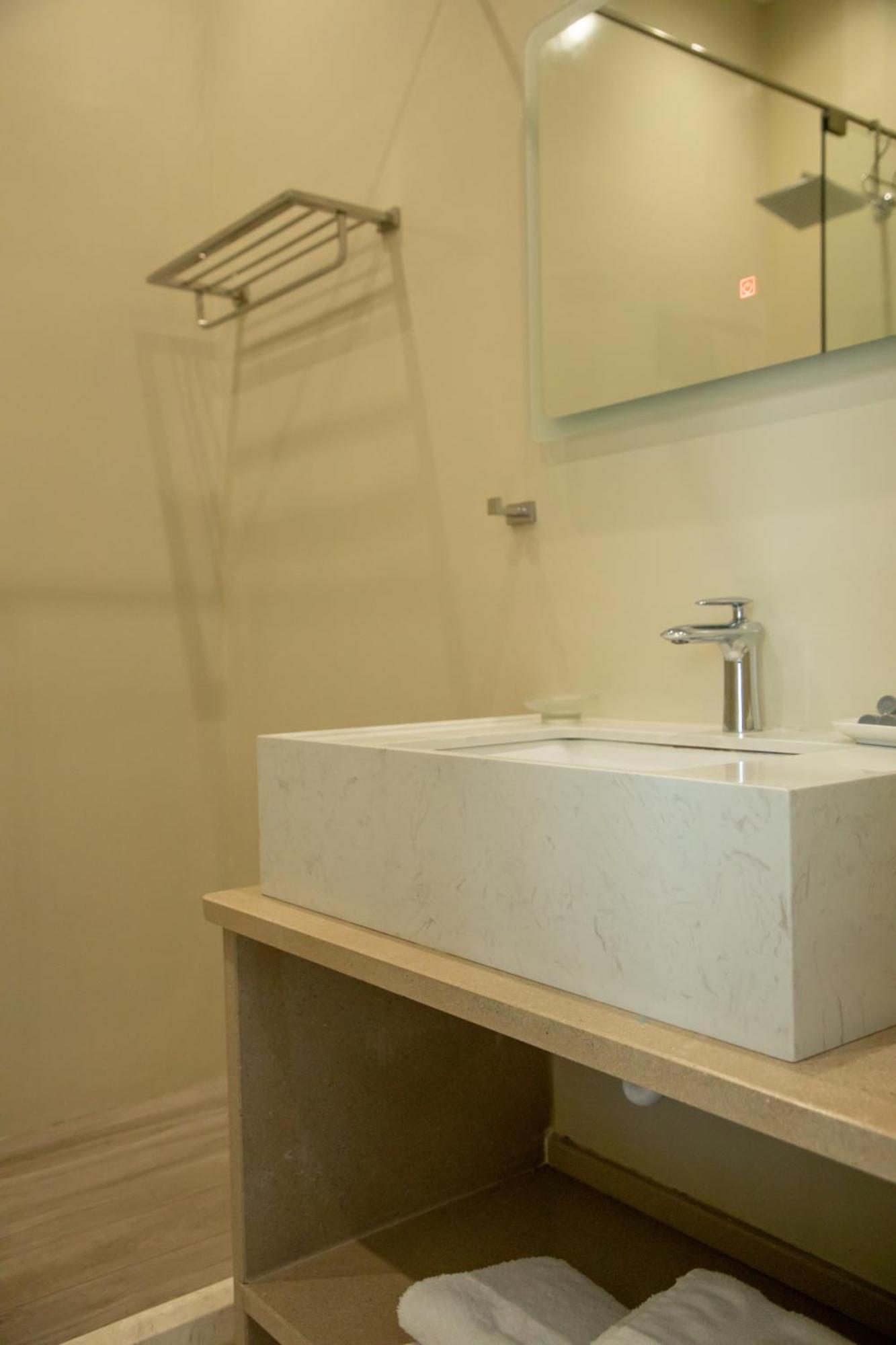 Hotel Dyrrah 4*